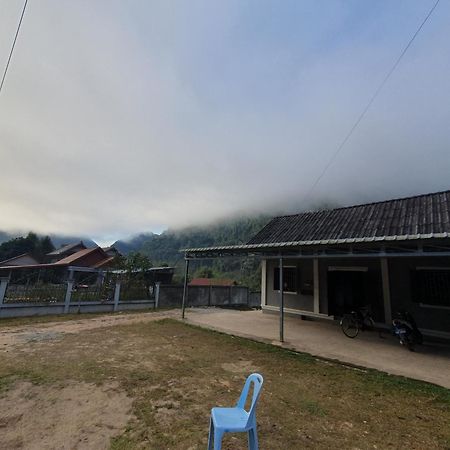 Khounxok Guesthouse Nong Khiaw Екстер'єр фото