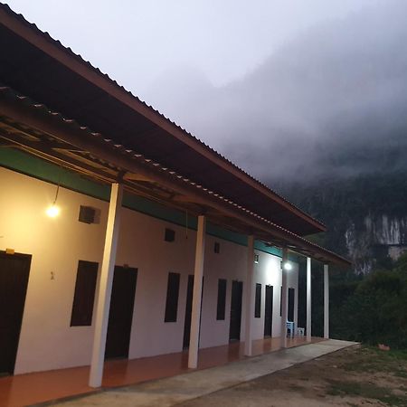 Khounxok Guesthouse Nong Khiaw Екстер'єр фото