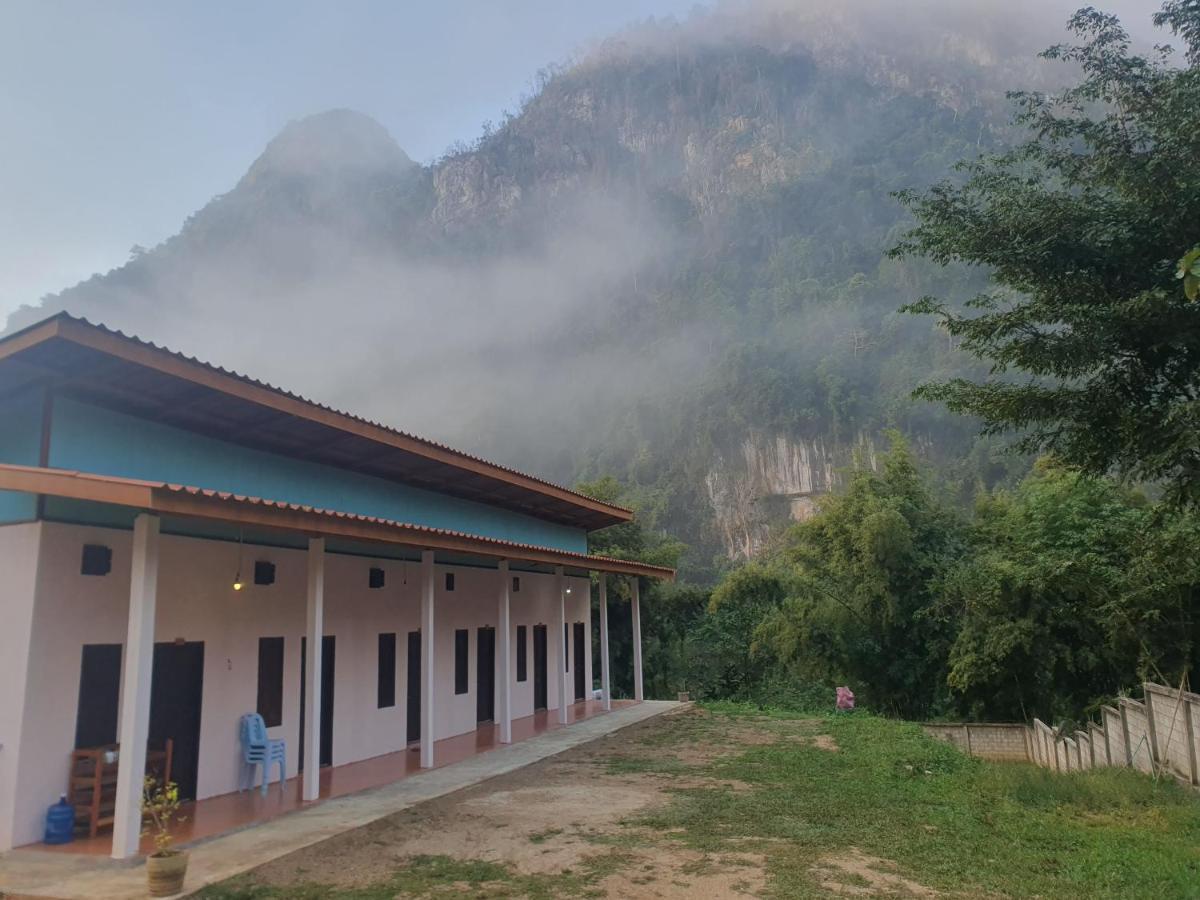 Khounxok Guesthouse Nong Khiaw Екстер'єр фото