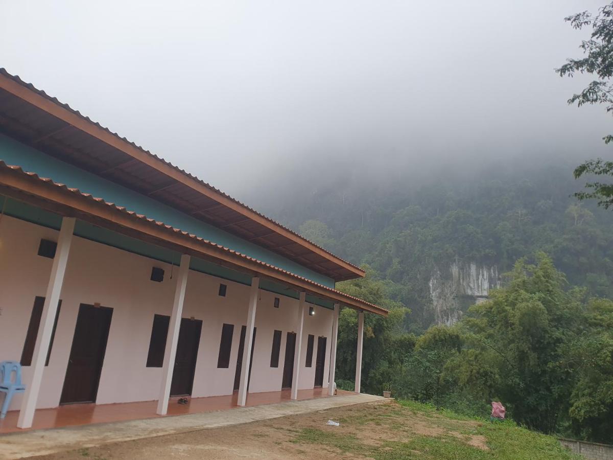 Khounxok Guesthouse Nong Khiaw Екстер'єр фото