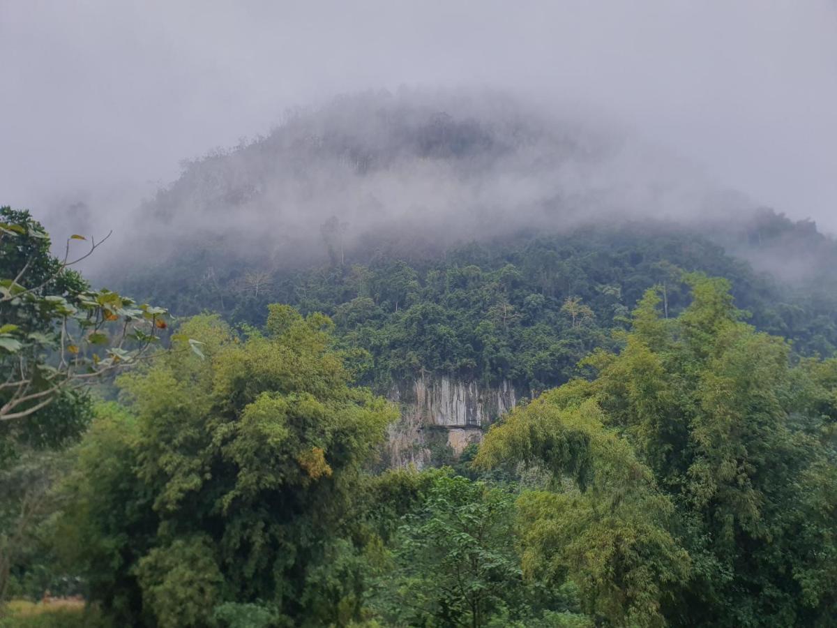 Khounxok Guesthouse Nong Khiaw Екстер'єр фото
