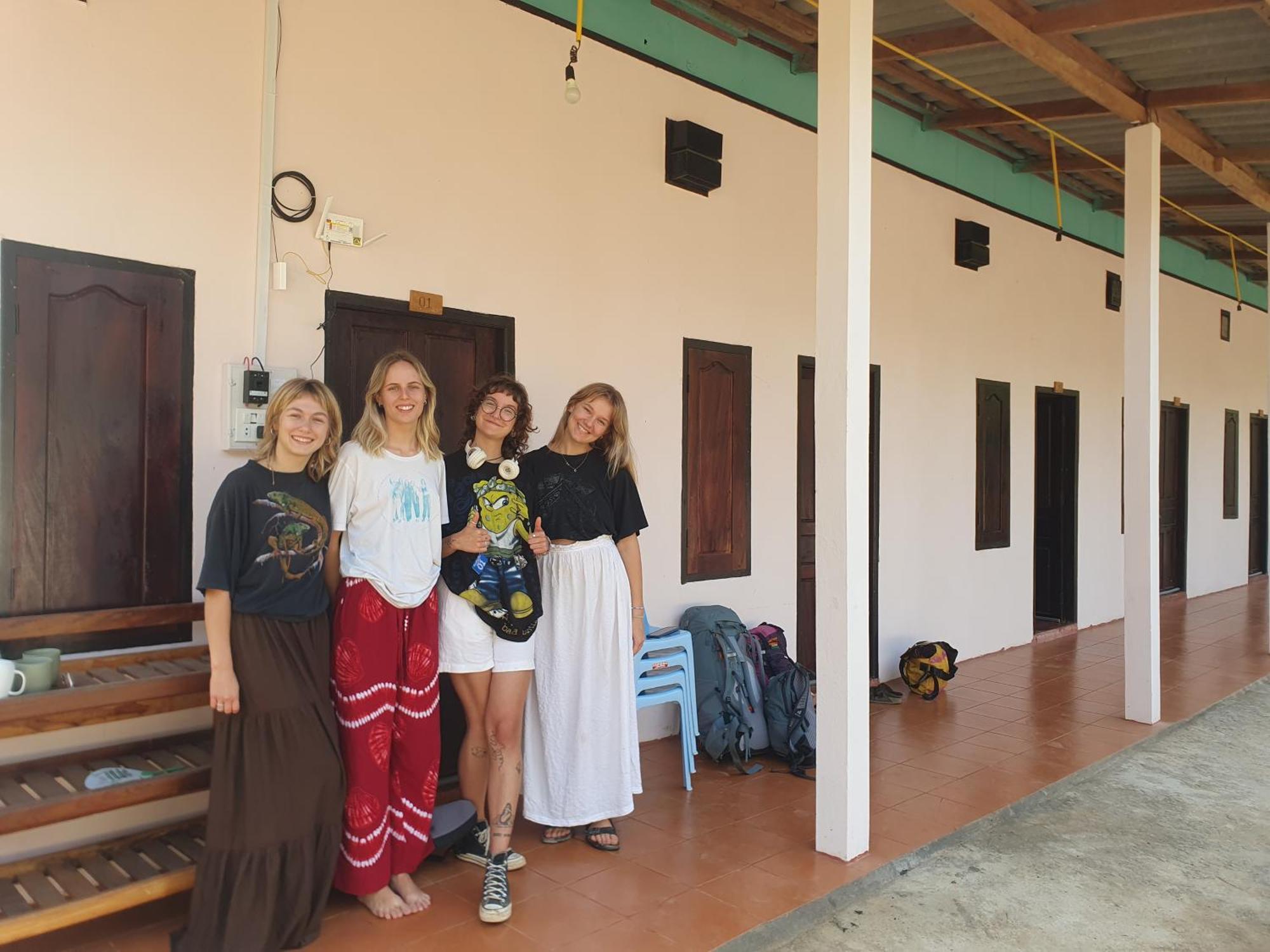 Khounxok Guesthouse Nong Khiaw Екстер'єр фото