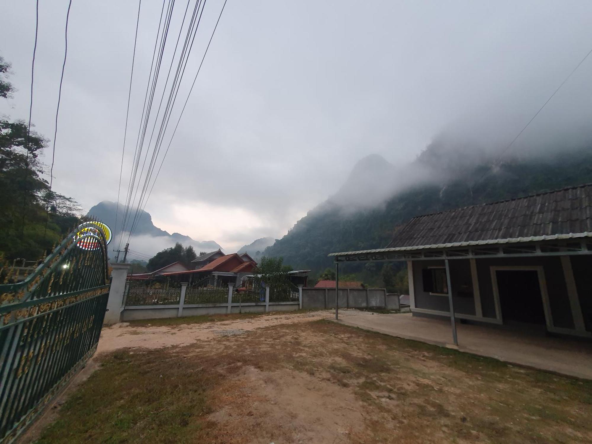 Khounxok Guesthouse Nong Khiaw Екстер'єр фото